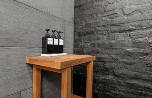 Modern Loft-Style Retreat Near Blenko Glass in Milton, WV - Foto 6