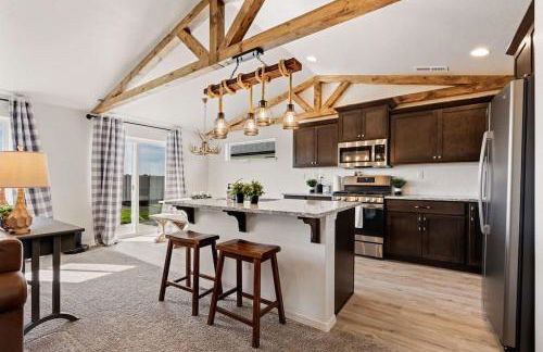 Modern Cabin Vibes, Vaulted ceilings, Sleeps 8! - Foto 4