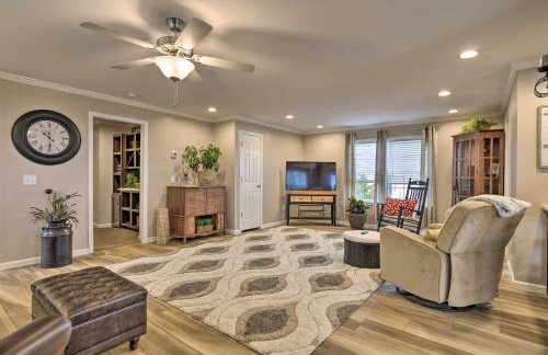 Lakefront Home with Deck, Fishing Dock and Canoe! - Foto 5