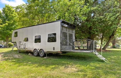 Waterfront Getaway, Dock Your Boat & Play! - Foto 40