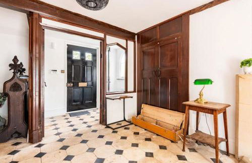 Cotswold Cheltenham, whole house with hot tub - Photo 43