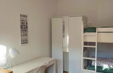 Chemnitz Saxonia HomeDeLuxe Hochwertige 50qm 2-Zimmer-Ferienwohnung mit privaten Kfz Parkplatz Stellplatz mit MWSt-Rechnung mit XXL Hülsta Bett & Etagenbett mit InternetFlatrate - Ideal für Familien, Paare, Kulturinteressierte & Geschäftsreisende! - Foto 12