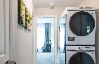 Modern Luxe 3B2B - Hot Tub - Game Room - EV Charger - Walk to Downtown LS - Foto 16