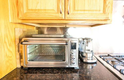 Serene Vineyard Chateau with Pool, Hot Tub, BBQ - Foto 25