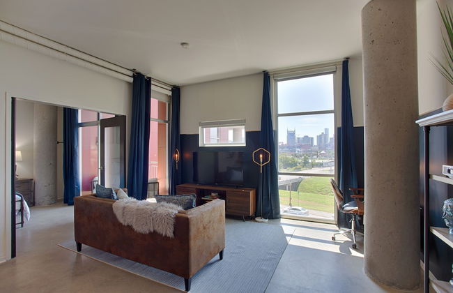 Mid Century Modern Downtown Condo | 30+ Night Min - Foto 18