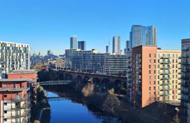 Lets Stay SA Manchester I 2Bed 2Bath l Waterfront l Private Balcony I Relaxing Retreat I Great Location - Foto 46