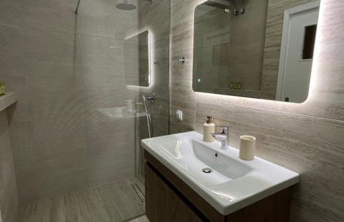 J&N Living - Photo 15