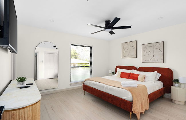 Luxury Zilker Home Pool Hot Tub Kitchen - Photo 2