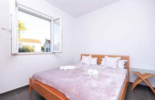 Amazing house W pool and big sunny terrace close to sea & beach - Photo 36