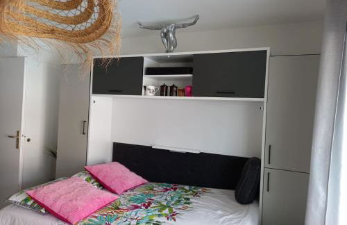 T1 idéal 4 pers piscine & garage sécurisé et calme - Photo 8