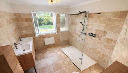 Maison en pierre avec piscine chauffée, jacuzzi et vue sur Gordes - Foto 5