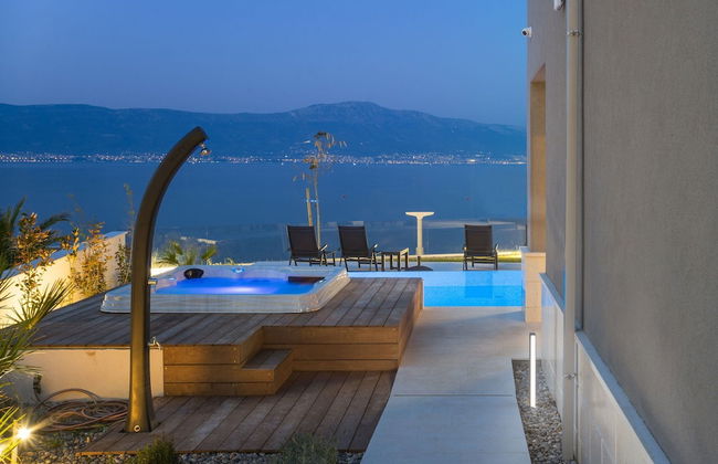 Beachfront Villa Grey Martini with Pool - Foto 40