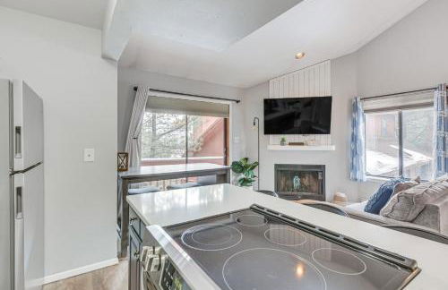 Cozy Angel Fire Condo - Walk to Ski Lift! - Foto 11