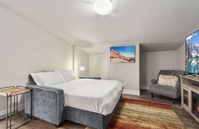 Elegant Oasis - Fireplaces, King Beds, Mtn Views! - Foto 6