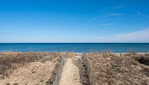 OBX 4BR Oceanfront Cottage - Foto 4