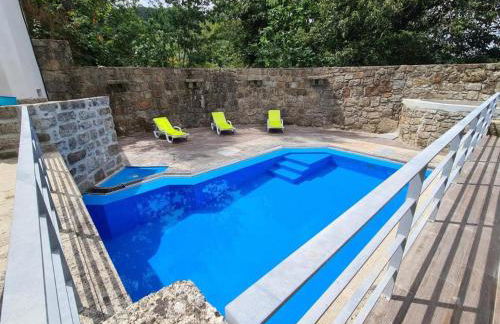 Charming Villa with Pool and Jacuzzi - Terras de Bouro - Foto 2