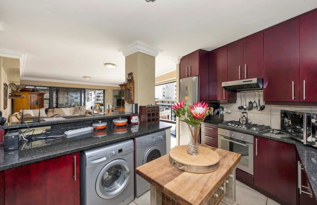 Bright and Stylish Beachfront Apartment - Foto 7