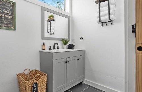 Hidden Cottage mins to Main St and sleeps 4 - Photo 22