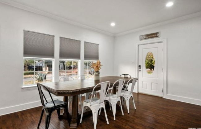 Experience Serenity in a 4br/3ba Downtown Home - Foto 16