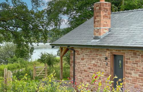 Waters Edge, Talkin Tarn, a luxurious bungalow with stunning views over the tarn - Foto 24