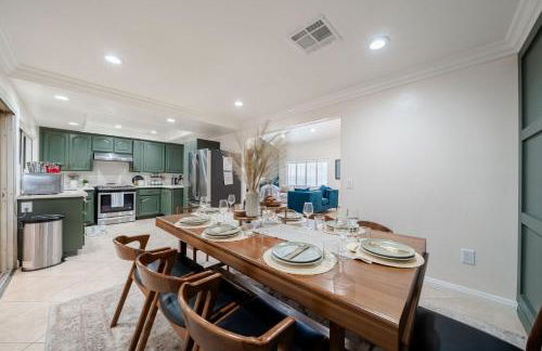 Elegant Retreat w/ Game room in Heart of OC - Foto 12