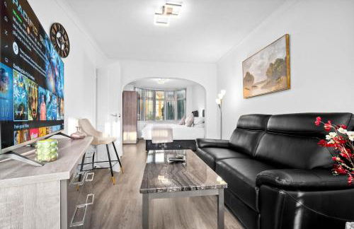 Marcot House Modern 5 bedroom house Solihull 10 mins drive from bhx & nec private off road parking - Foto 6