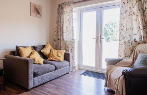 Spacious 6 bedroom House in Dudley with optional Nursery-Drive and Garage-Families and Contractors Welcome - Foto 2