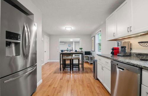 Relaxing Retreat just Minutes to Beach - Foto 12