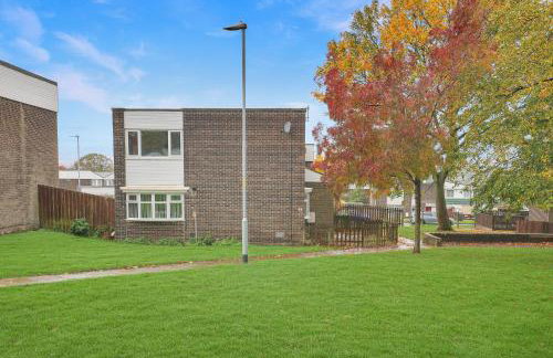 Spacious 4 Bedroom House with Parking - Foto 69