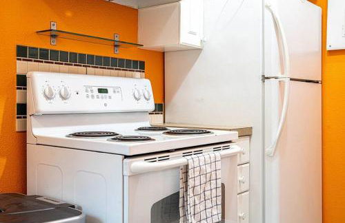 Colorful downtown condo, 2 bedrooms, king bed - Foto 14