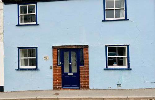 Fantastic Value Beautiful Cottage Close to the Sea Great Interior and Space - Photo 10