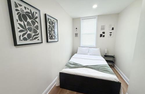 South Philly Retreat with Movie Nights and Backyard BBQ - Foto 16