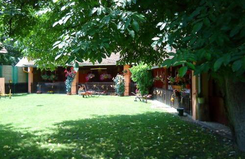 Seoski Turiziam Larva - Photo 8