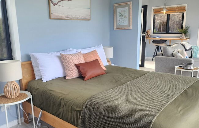 Flotsam Studio Accommodation - Photo 9