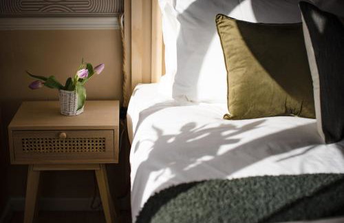 Sleeps 8-10 Cotswold Home with Hot Tub & Parking - Foto 17