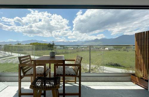 On the Edge - Suites & Apartments - Photo 5