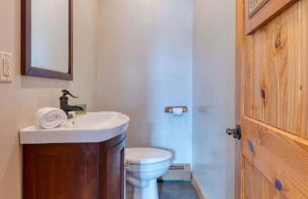 Mins to Hunter Mountain • Sleeps 36 • Pool Spa Games Bar Cozy Peaks Lodge by AvantStay - Foto 52
