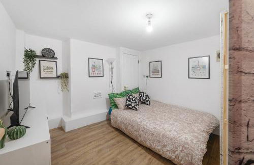 Well Connected 2 Bedroom Flat with Ensuite Bathrooms in London SE5 - Foto 6