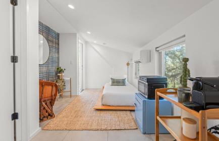 Sleeps 32 Private Compound w Putting Green Bouldin Collective by AvantStay - Foto 45