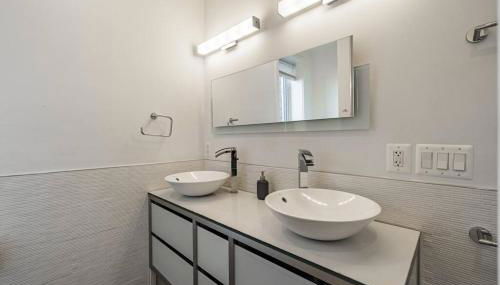 Beautiful 4BR Entire House in DC - Photo 4