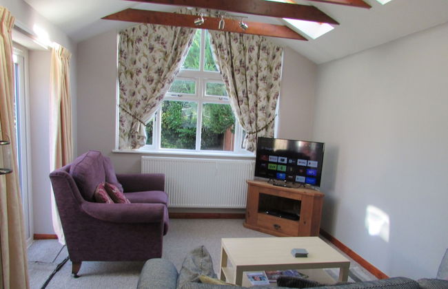 Spacious Detached Bungalow With Ample Parking - Foto 1