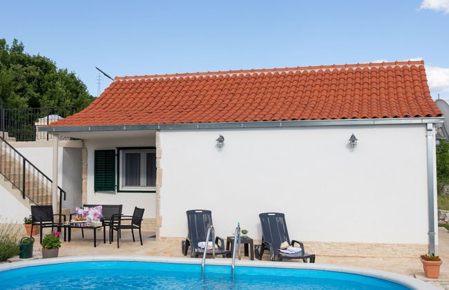 Serene Retreat Holiday Home With Pool - Foto 28