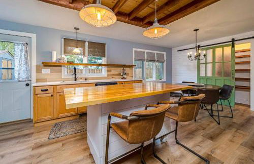 Cheerful & cozy farmhouse 2 bedroom home - Foto 8