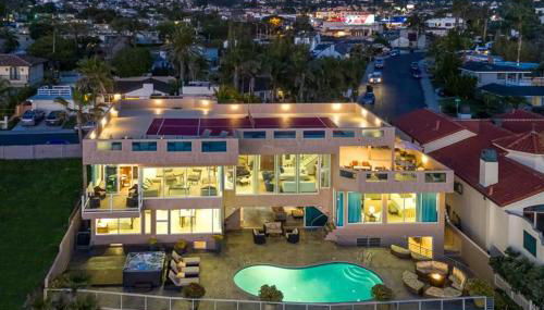 Celebrity Oceanfront Estate - Photo 2