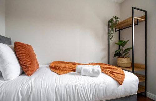 Cozy Waterfront Apartment - Free Parking & Wi-Fi - Photo 58