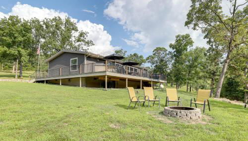 Outdoor Kitchen and Hot Tub Table Rock Lake House - Photo 2