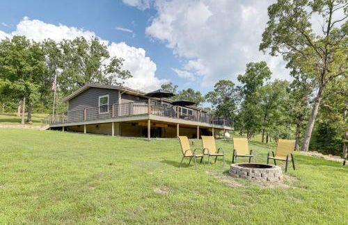Outdoor Kitchen and Hot Tub Table Rock Lake House - Foto 2