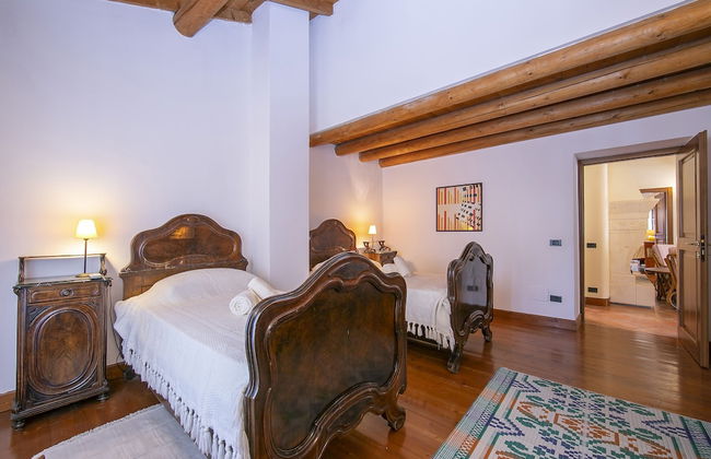 Alberta's Liberty House With Pool - Photo 8