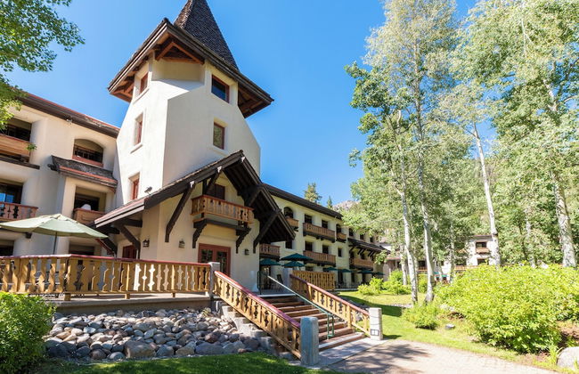 Olympic Village Inn - Photo 2