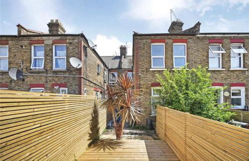 Newly refurbished 2 br apartment with a beautiful garden - Foto 33